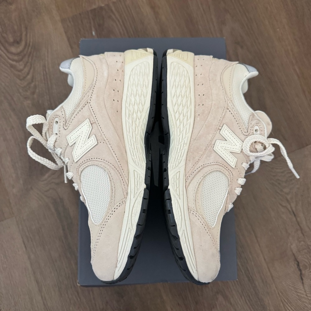 New Balance Women's Cream Sneakers - Picture 2 of 4